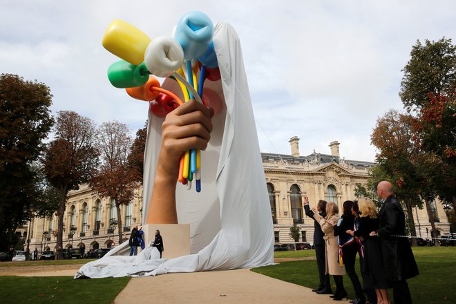 Skulpturo so prejšnji petek razkrili blizu muzeja Petit Palais. FOTO: Philippe Wojazer/Reuters