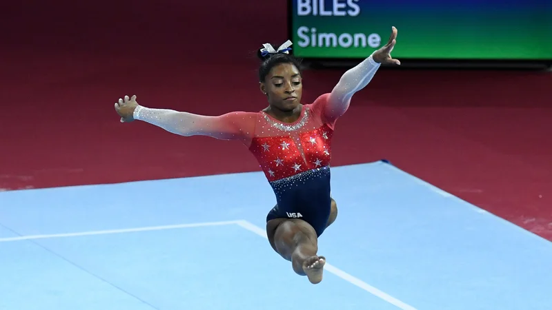 Fotografija: Simone Biles je zdaj sama na vrhu med telovadkami po številu kolajn s svetovnih prvenstev. FOTO AFP