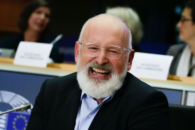 Nizozemec Frans Timmermans, ki bo v novi evropski komisiji kot izvršni podpredsednik koordiniral zeleno preobrazbo, na nov položaj prihaja tudi z novo zunanjo podobo. FOTO: Aris Oikonomou/AFP
