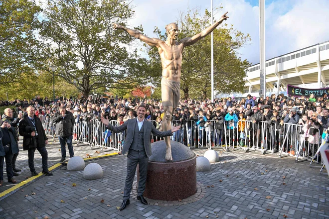 Zlatan Ibrahimović se je v rojstnem mestu veselil s tisoči navijačev. FOTO: Johan Nilsson/AFP