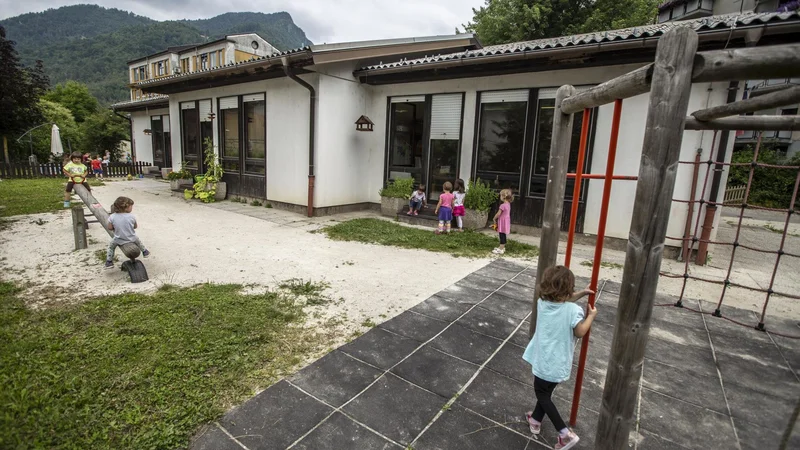 Fotografija: Stari vrtec je bil povsem dotrajan in ni ustrezal standardom. FOTO: Voranc Vogel/Delo