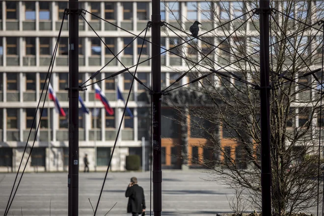 Mandatno-volilna komisija je po burni razpravi o statusu poslancev ob nasprotovanju Levice in NSi prižgala zeleno luč noveli zakona o poslancih. FOTO: Voranc Vogel/Delo