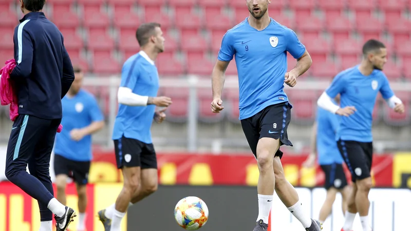 Fotografija: Andraž Šporar je v tej sezoni zabil že 13 golov v majici Slovana, po enega Izraelu in Poljski tudi v dresu reprezentance. FOTO: Roman Šipić