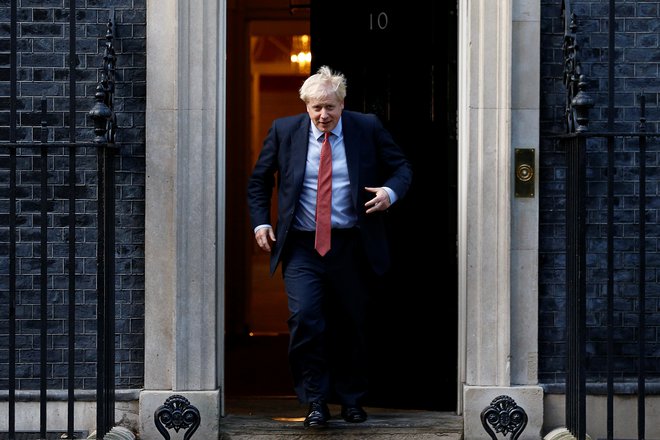 Britanski premier dogovor pogojuje z zahtevo, da mora Severna Irska skupaj s preostalimi deli Združenega kraljestva ob izstopu izstopiti tudi iz evropske carinske unije. FOTO: Henry Nicholls/Reuters