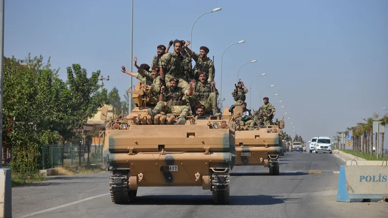 Fotografija: Spopadi so za zdaj omejeni na približno stokilometrski pas med mestom Ras al Ain in Tal Abjad. Foto: Reuters