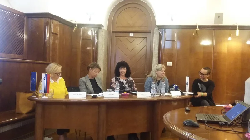 Fotografija: O duševnih motnjah še vedno premalo govorimo, so na današnji dan dušenvega zdravja opozorile strokovnjakinje, ki sodelujejo v projektu Omra. Foto Andreja Žibret Ifko