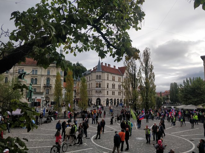 Organizatorji shoda v središču Ljubljane pričakujejo protestnike iz vseh koncev Slovenije. FOTO: B. E.