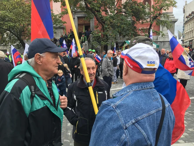 Na shodu se je zbralo precej ljudi. FOTO: Uroš Hočevar/Delo