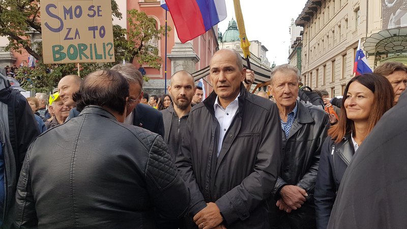 Fotografija: Janez Janša na protestnem shodu Rešimo Slovenijo. FOTO: S. K.