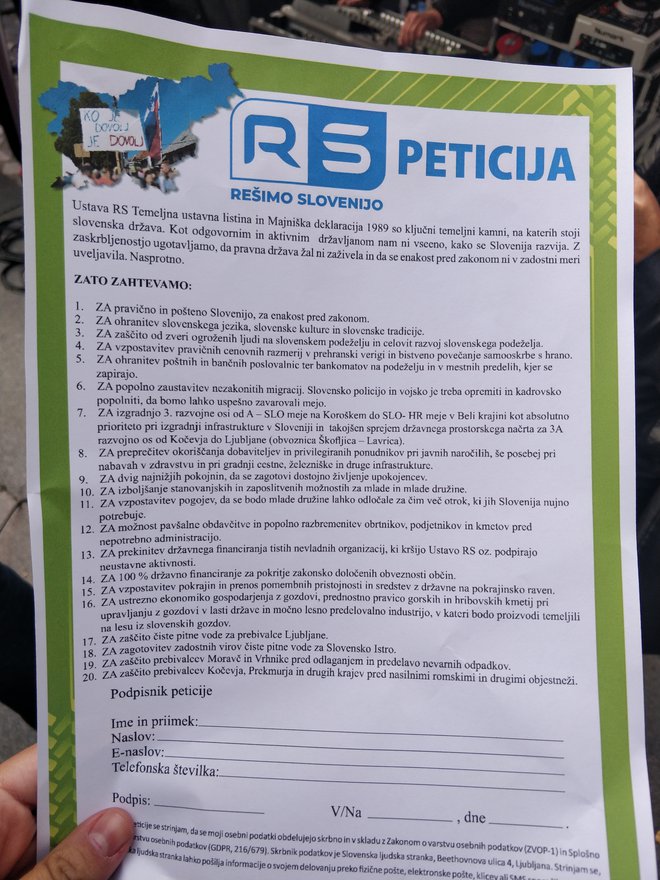 Zahteve protestnikov na shodu Rešimo Slovenijo. Foto B. E.