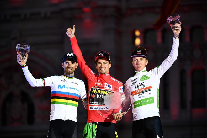 Iz najboljše trojice z letošnje Vuelte bosta na dirki po Lombardiji štartala drugouvrščeni Alejandro Valverde (levo) in zmagovalec Primož Roglič (v sredini), manjkal pa bo tretjeuvrščeni Tadej Pogačar, ki je že končal sezono. FOTO: AFP