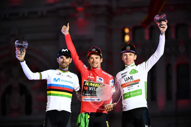 Iz najboljše trojice z letošnje Vuelte bosta na dirki po Lombardiji štartala drugouvrščeni Alejandro Valverde (levo) in zmagovalec Primož Roglič (v sredini), manjkal pa bo tretjeuvrščeni Tadej Pogačar, ki je že končal sezono. FOTO: AFP