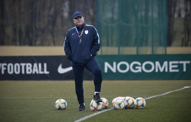 Pred Matjažem Kekom je velik izziv: kako bo dvignil samozavest fantov pred tekmo z Avstrijo. FOTO: Blaž Samec