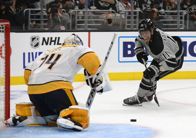 Anže Kopitar in Juuse Saros. FOTO:Gary A. Vasquez Usa Today Sports