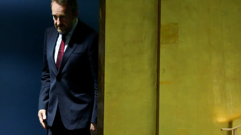 Fotografija: Po oceni analitikov Bakir Izetbegović in SDA svoj politični vpliv v zdravstvu zlorabljata v boju za pozicije, pacienti pa so kolateralna škoda. FOTO: Eduardo Munoz/Reuters