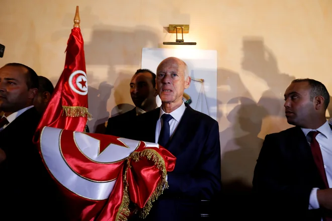 Upokojeni ustavni pravnik Saied bo kot tunizijski predsednik predvidoma prisegel konec oktobra. FOTO: Zoubeir Souissi/Reuters