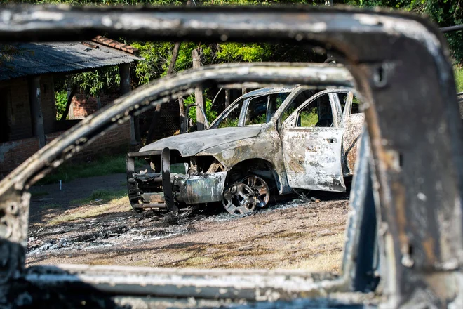 Napad se je zgodil pri kraju El Aguaje severno od Aguilille, kjer so v zasedo padla tri policijska vozila. FOTO: Enrique Castro/AFP