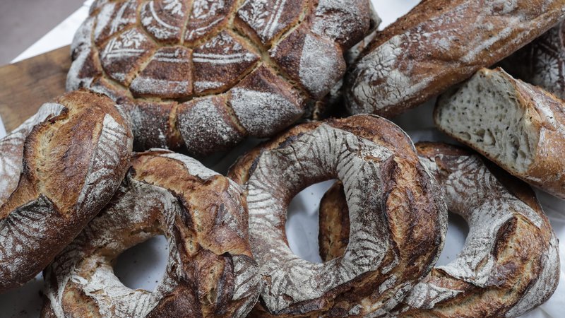 Fotografija: Kruh, pečen z drožmi, navdušuje doma in tudi po svetu. Fotografije Uroš Hočevar