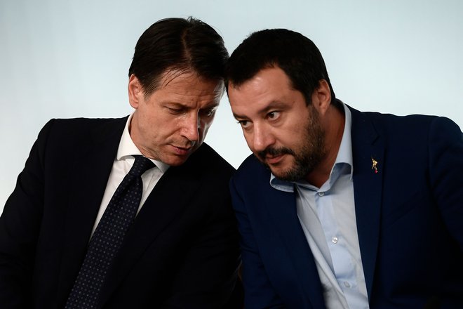 Giuseppe Conte in Matteo Salvini še v času, ko sta bila zaveznika. Foto Filippo Monteforte / Afp