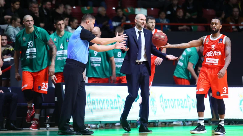 Fotografija: Slavena Rimca ob začetku sezone pogosto boli glava. FOTO: Eurocup