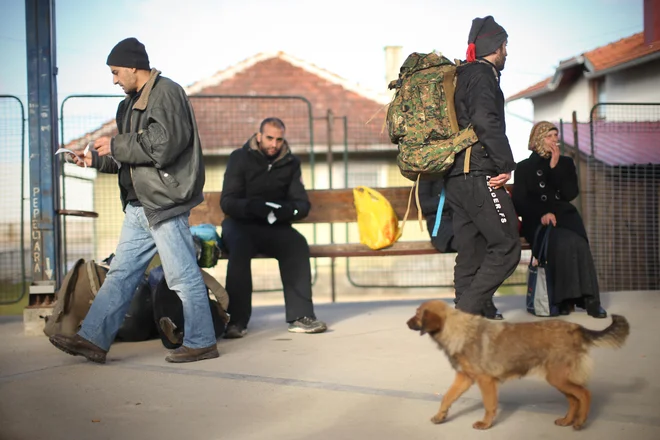 Kot enega od problemov je župan Fazlić tudi izpostavil, da Hrvaška v bližini Bihaća še vedno vrača migrante čez ilegalne mejne prehode. FOTO: Jure Eržen/delo