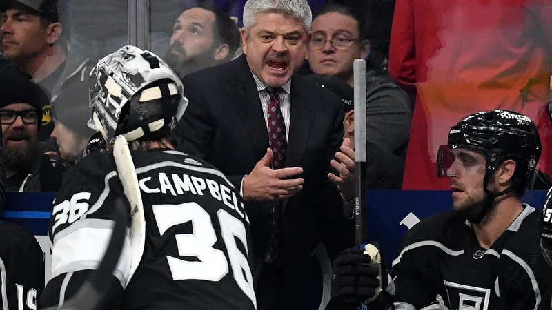 Fotografija: Todd McLellan, trener moštva Los Angeles Kings, se je jezil na Anžeta Kopitarja in druge varovance. FOTO: AFP