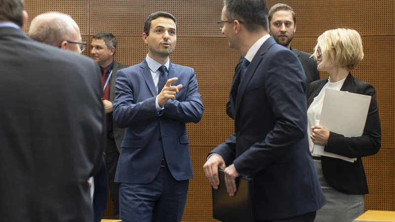 Matej Tonin vlado poziva, naj jim omogoči dokončanje nadzora na Sovi. FOTO: Voranc Vogel/Delo