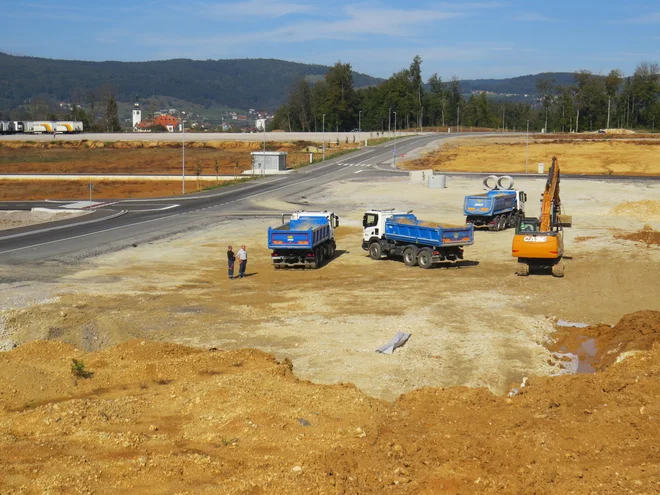 Komunalno opremljena gospodarska cona Škrjanče v ivanški občini. FOTO: Bojan Rajšek/Delo