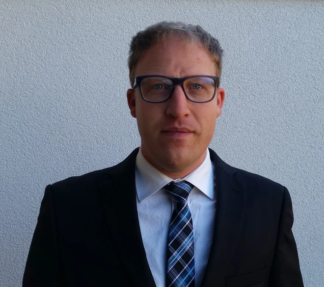 Predsednik sekcije dimnikarjev pri OPZS Simon Dovrtel pravi, da dimnikarji svojih strank ne bodo več prijavljali inšpekciji. FOTO: Osebni arhiv