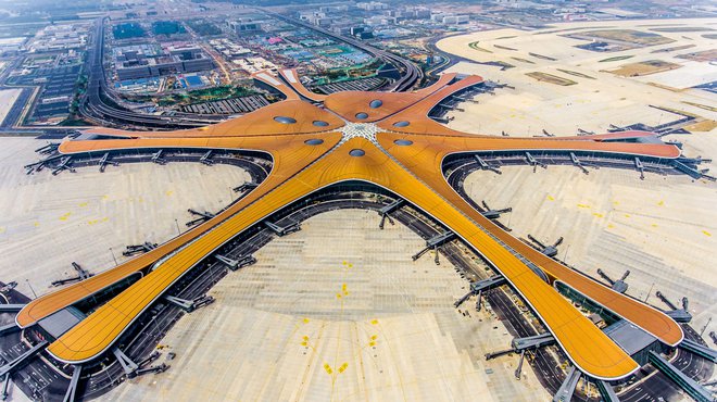 Načrte za potniški terminal v obliki morske zvezde je zasnoval arhitekurni biro Zahe Hadid v sodelovanju s francoskim podjetjem ADP Ingeniérie. FOTO: Str/AFP