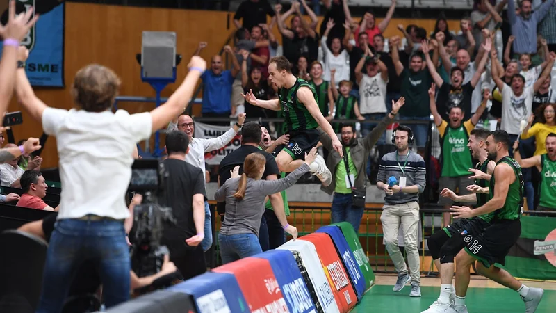 Fotografija: Klemen Prepelič se je takole veselil čudežnega koša. FOTO: Eurocup