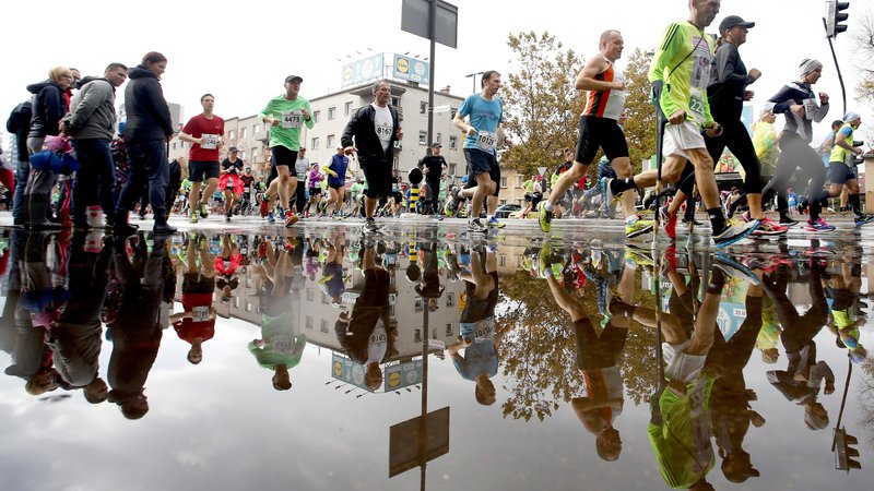 Fotografija: »Vrhunec ljubljanskega maratona je bilo leto 2015, ko je na 10, 21 in 42 kilometrov nastopilo 16.500 tekačev. FOTO: Roman Šipić/Delo