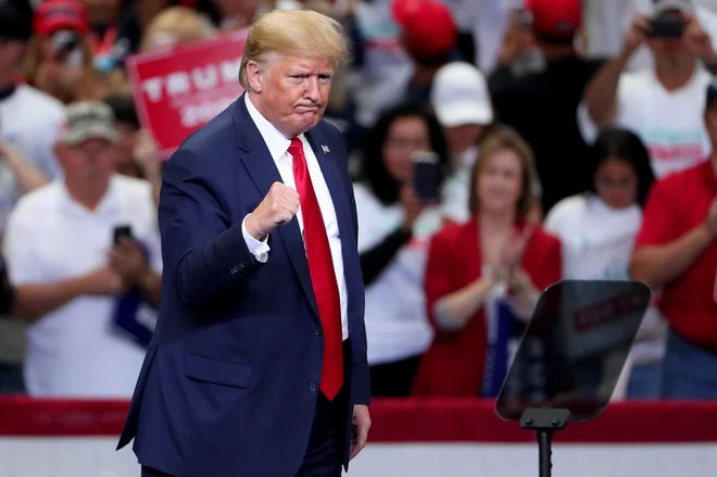 Kmalu po uvodnem šoku so se republikanci distancirali od Mulvaneyjeve izjave skupaj s Trumpovimi odvetniki. FOTO: Tom Pennington/AFP