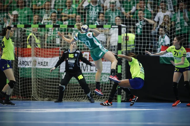 Igralke Györa imajo tudi na Kodeljevem vselej glasno spodbudo s tribun. FOTO: Uroš Hočevar