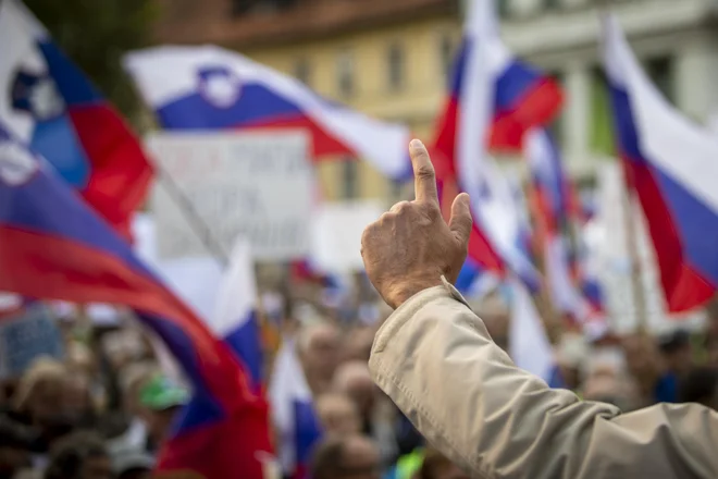 Po trikratni relativni zmagi v zadnjem letu in pol ostaja SDS bolj izolirana kot kadar koli. FOTO: Voranc Vogel/Delo