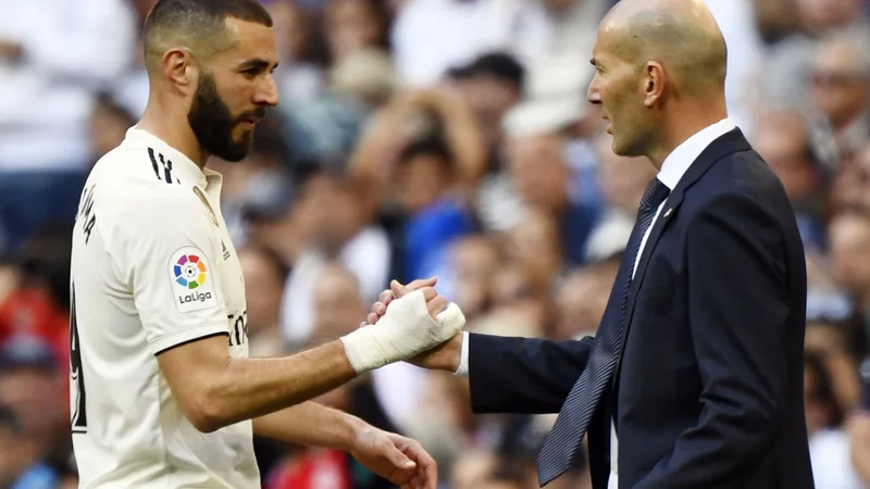 Realov adut Karim Benzema in trener Zinedine Zidane. FOTO: AFP