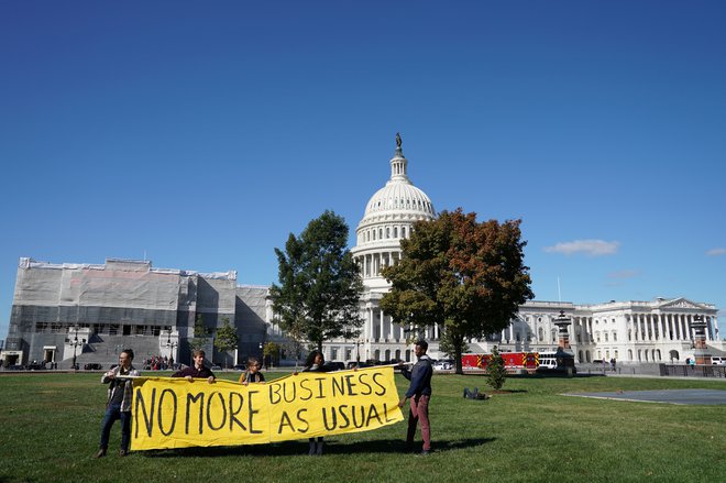 Demonstracije pred ameriškim kongresom. Foto Sarah Silbiger Reuters