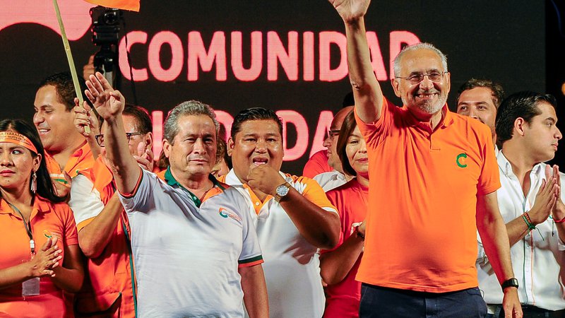 Fotografija: Če se bodo uresničile predvolilne napovedi, se bo Morales za predsedniško mesto spopadel še enkrat decembra, predvidoma s predhodnikom Carlosom Meso. FOTO: Reuters