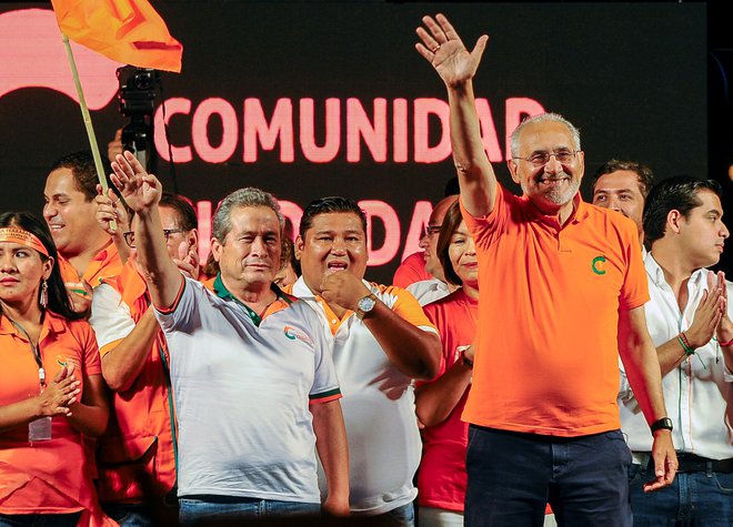 Če se bodo uresničile predvolilne napovedi, se bo Morales za predsedniško mesto spopadel še enkrat decembra, predvidoma s predhodnikom Carlosom Meso. FOTO: Reuters