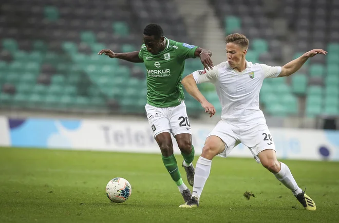 Eric Boakye je povišal na 4:0. FOTO: Jože Suhadolnik/Delo