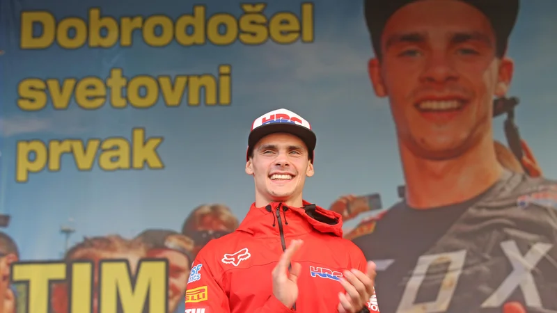 Tim Gajser se je odlično znašel tudi onstran luže. FOTO: Tadej Regent/Delo
