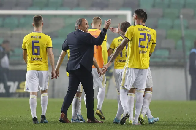 Darko Milanič in Mariborčani so po zmagi v velikem derbiju v Stožicah izgubili kar pet točk v primerjavi z največjimi tekmeci. FOTO: Leon Vidic/Delo