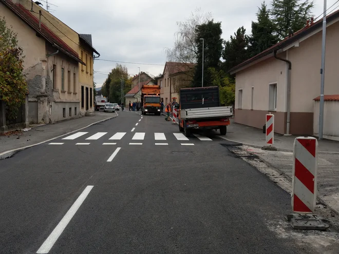 Talna signalizacija je urejena, pločniki še ne. FOTO: Aleš Stergar/Delo
