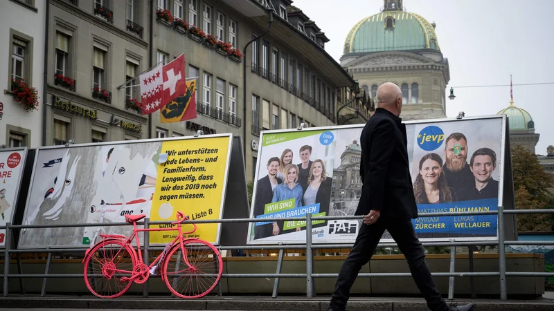 Fotografija: Švicarski parlament sicer šteje skupaj 246 članov – 200 v nationalratu in 46 v ständeratu. FOTO: Fabrice Coffrini/AFP