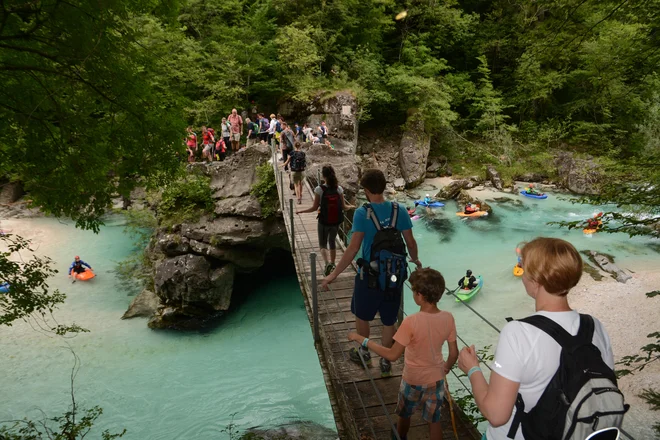 Kakšen razdvcvet doživlja družinski turizem je mogoče opaziti že na vseh turističnih ciljih. FOTO: Janko Humar