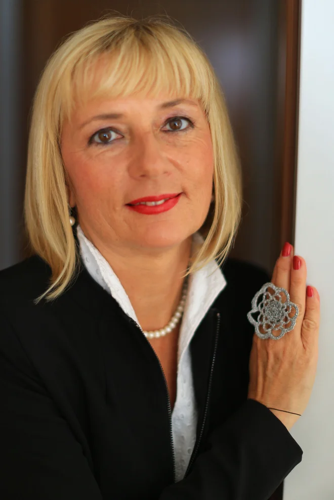 Med sto največjimi podjetji imamo samo eno podjetje, ki ga lahko uvrščamo v informacijsko-tehnološko dejavnost, opozarja Mojca Kunšek.<br />
FOTO: Tomi Lombar
