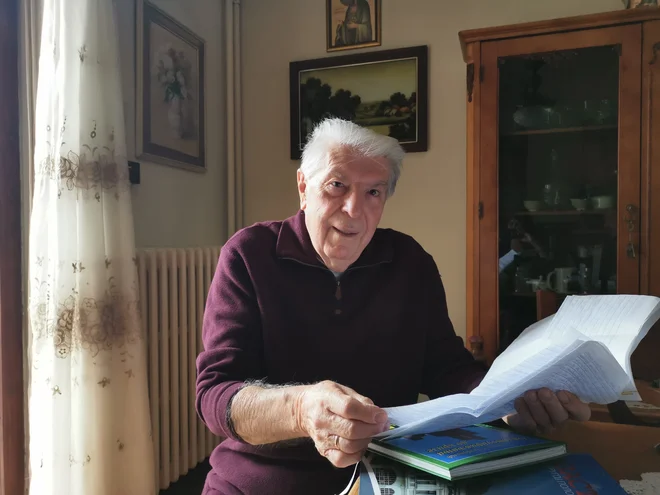 »Bilo nas je 20 milijonov in bili smo prava država z velikim trgom. Ta mini schengen, ki ga zdaj ustvarjajo, je norčevanje. Imeli smo državo, lepe možnosti tudi v svetu, pa smo vse skupaj vrgli v smeti,« razmišlja dr. Dragoljub Micić, generaln