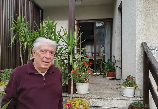 Dr. Dragoljub Micić je kot generalni direktor 14 let vodil nekoč izjemno znano tovarno avtomobilov v Kragujevcu, Zastavo. S 56 tisoč zaposlenimi je bila takrat največje podjetje v nekdanji Jugoslaviji in Micić najpomembnejši direktor v tej državi. Foto Milena Zupanič
