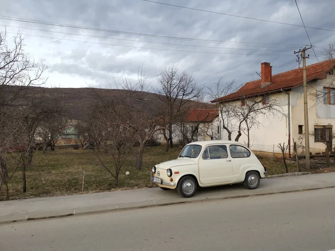 Legendarnega fička še danes pogosto vidimo na srbskih cestah. Foto Milena Zupanič