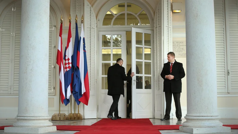 Fotografija: Zadeva Slovenije proti Hrvaški je ena od tistih, v katerih se mednarodno pravo neizogibno prepleta z evropskim. FOTO: Jure Eržen/Delo